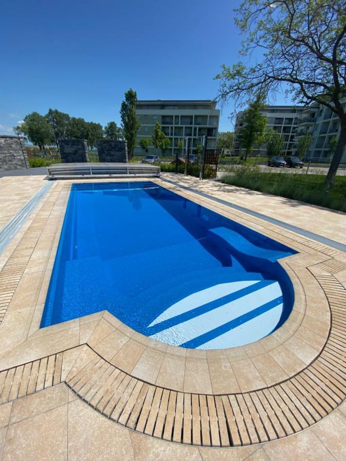 Clyde-Premium Lelle Waterfront Private Apartment Balatonlelle Zewnętrze zdjęcie