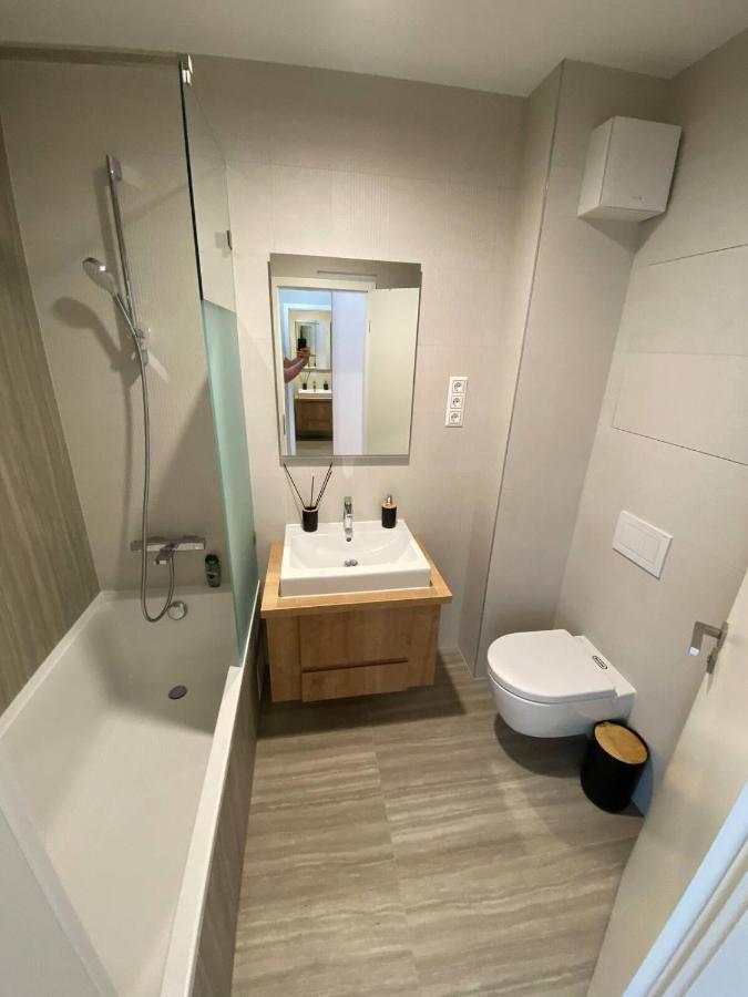 Clyde-Premium Lelle Waterfront Private Apartment Balatonlelle Zewnętrze zdjęcie