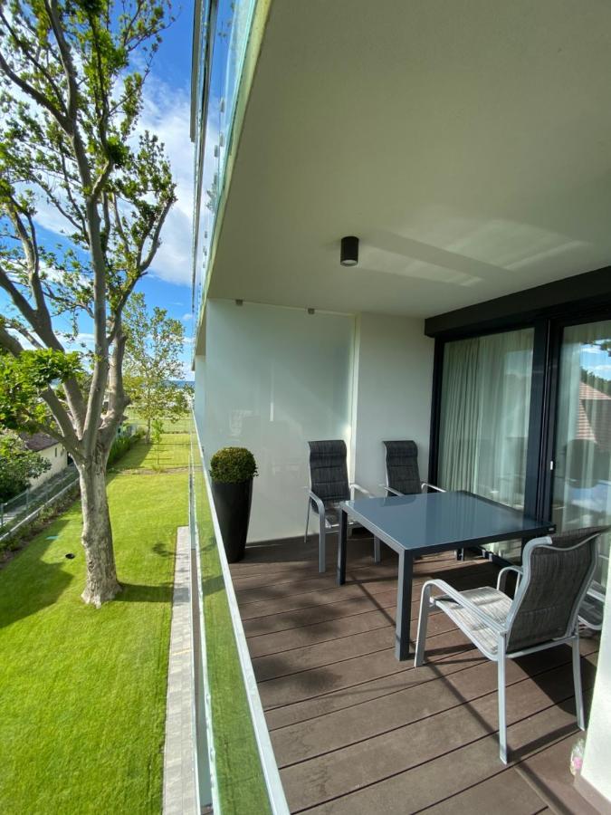 Clyde-Premium Lelle Waterfront Private Apartment Balatonlelle Zewnętrze zdjęcie