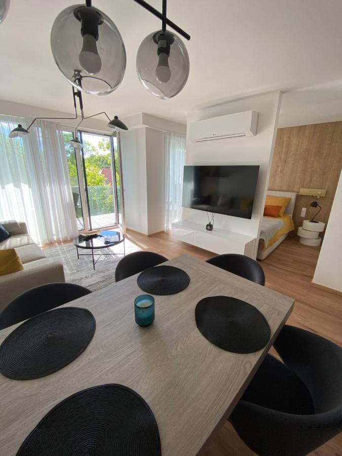 Clyde-Premium Lelle Waterfront Private Apartment Balatonlelle Zewnętrze zdjęcie