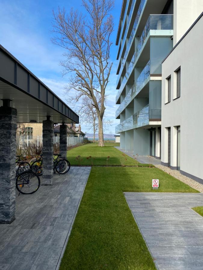 Clyde-Premium Lelle Waterfront Private Apartment Balatonlelle Zewnętrze zdjęcie